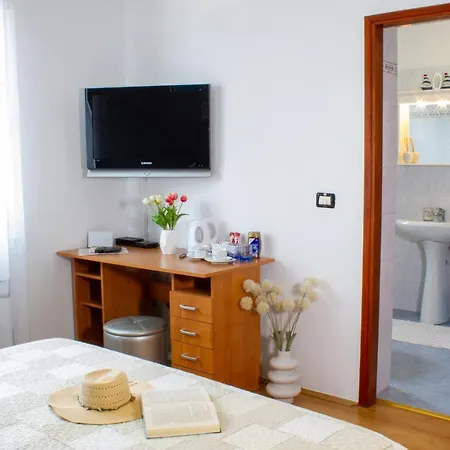 Adry With Balcony, Free Parking & Bikes 4*