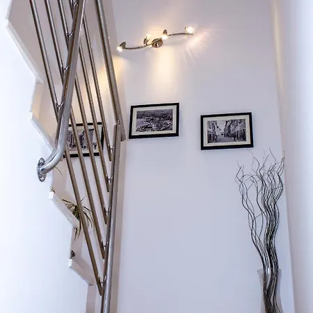 Adry With Balcony, Free Parking & Bikes