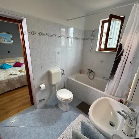 Adry With Balcony, Free Parking & Bikes 4*