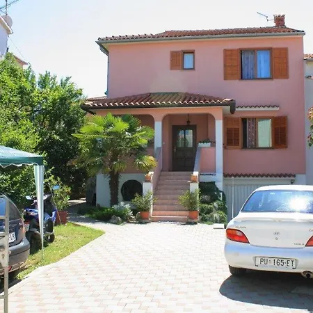 Adry With Balcony, Free Parking & Bikes