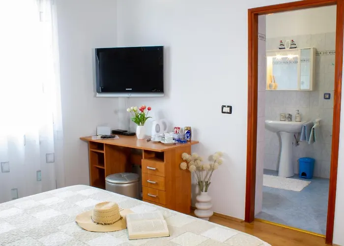 Adry With Balcony, Free Parking & Bikes 4*