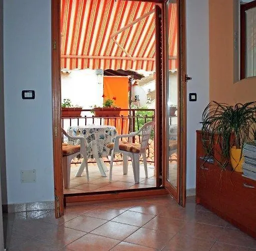 Adry With Balcony, Free Parking & Bikes Gostinjska kuća 4*
