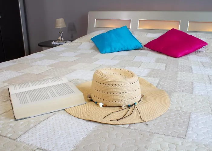 Konukevi Adry With Balcony, Free Parking & Bikes 4*