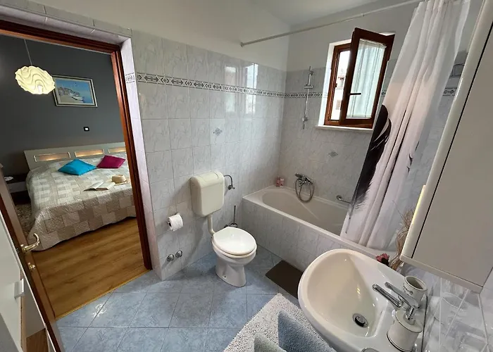 Adry With Balcony, Free Parking & Bikes 4*