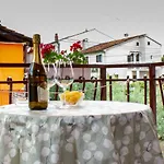 Guest house Adry With Balcony, Free Parking & Bikes Rovinj